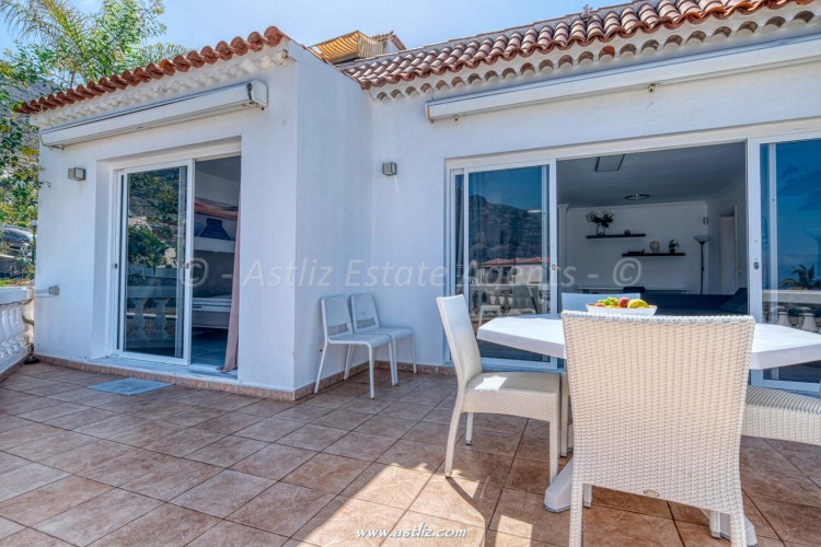 Avenida Jose Gonzalez Fortes - Acantilados De Los Gigantes - 