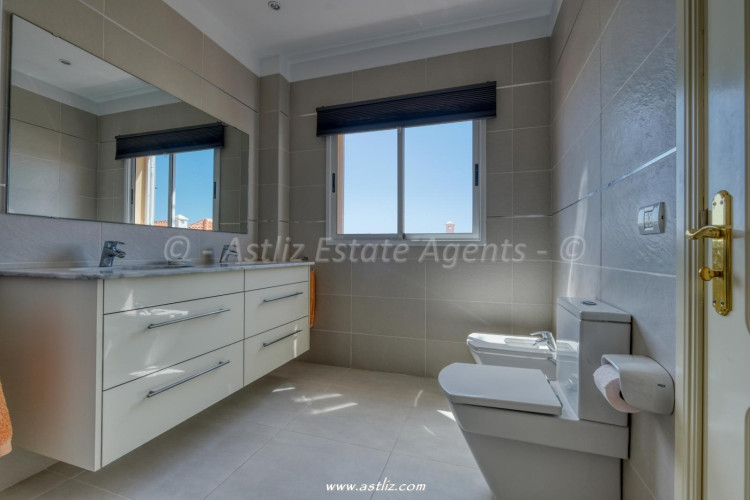 Calle La Hondura - Puerto De Santiago - 