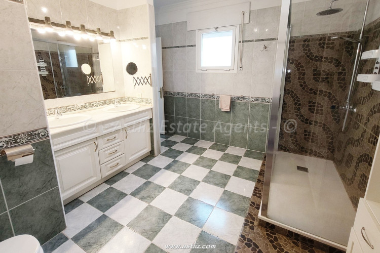 Avenida San Antonio - Puerto  De Santiago - 