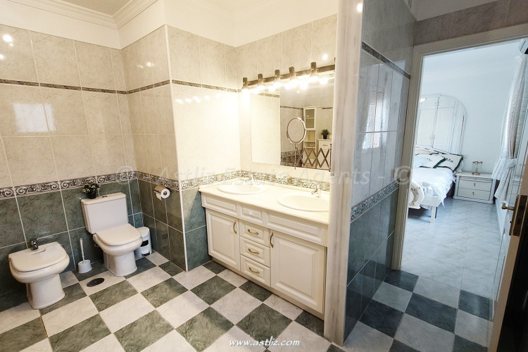 Avenida San Antonio - Puerto  De Santiago - 