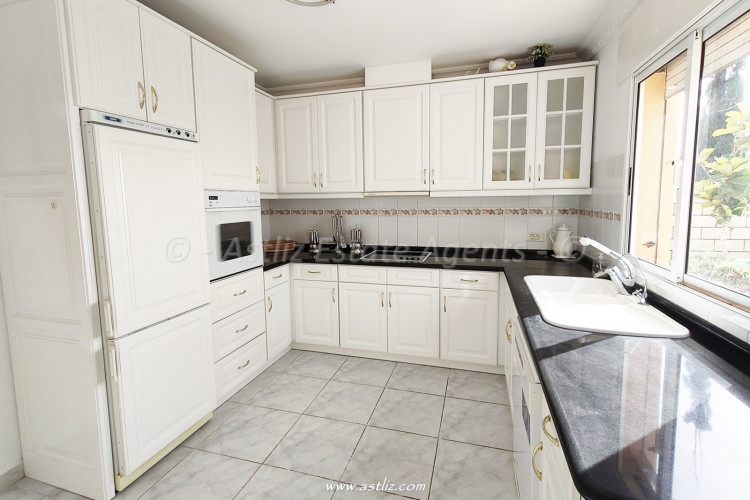 Avenida San Antonio - Puerto  De Santiago - 