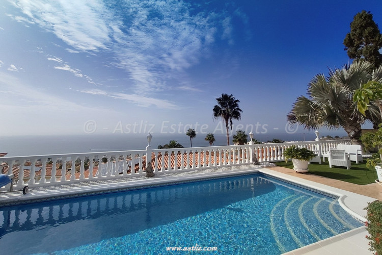 Avenida San Antonio - Puerto  De Santiago - 