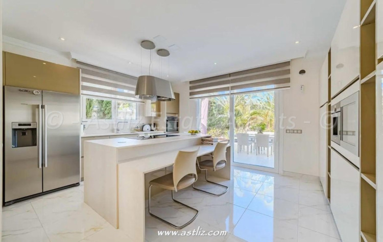 Calle Alcojora - La Caleta - 