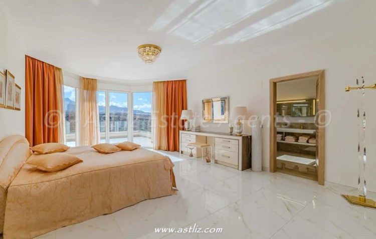 Calle Alcojora - La Caleta - 