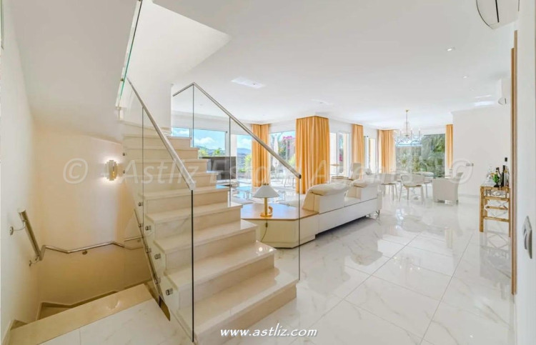 Calle Alcojora - La Caleta - 