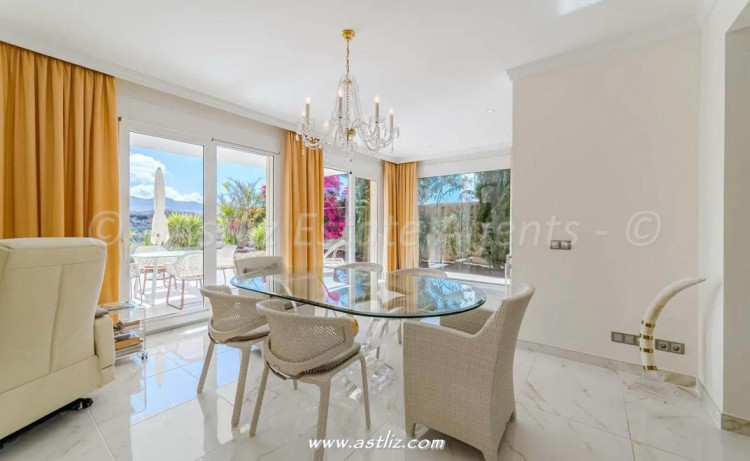 Calle Alcojora - La Caleta - 