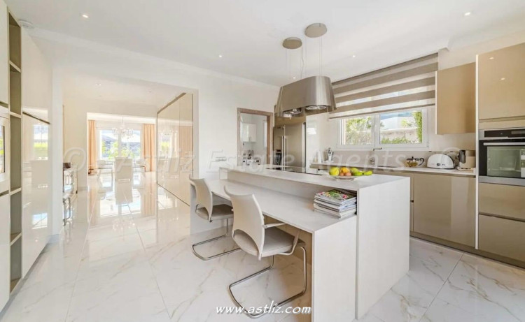 Calle Alcojora - La Caleta - 