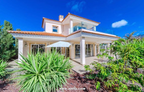 4 Bed House / Villa - For Sale