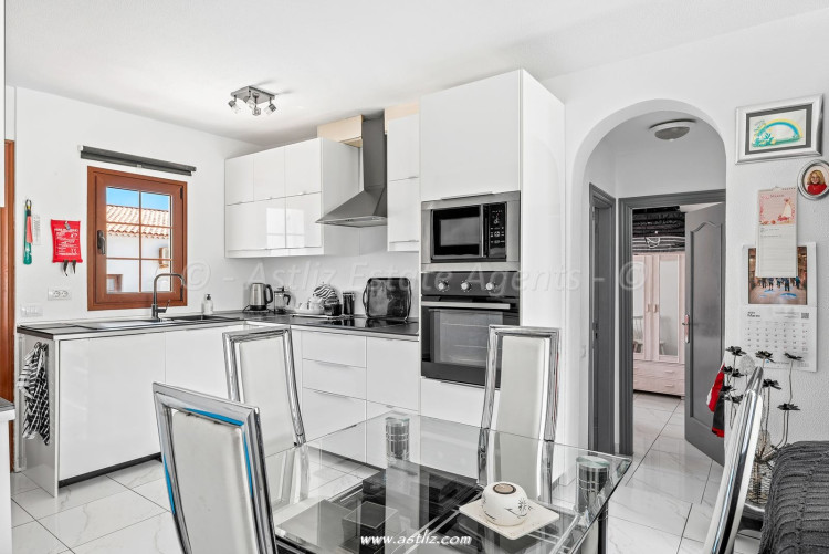 Avd Maria Angeles Ascanio Cullen  - Amarilla Golf - 