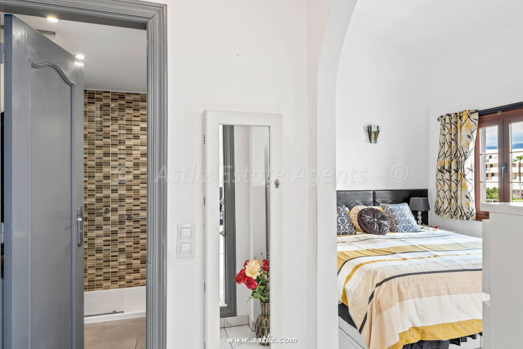 Avd Maria Angeles Ascanio Cullen  - Amarilla Golf - 