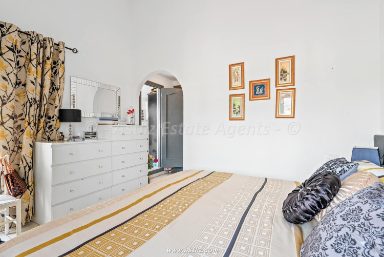 Avd Maria Angeles Ascanio Cullen  - Amarilla Golf - 