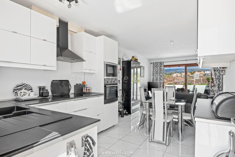 Avd Maria Angeles Ascanio Cullen  - Amarilla Golf - 