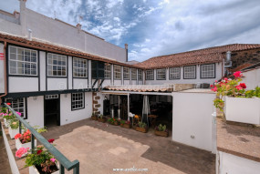 9 Bed House / Villa - For Sale