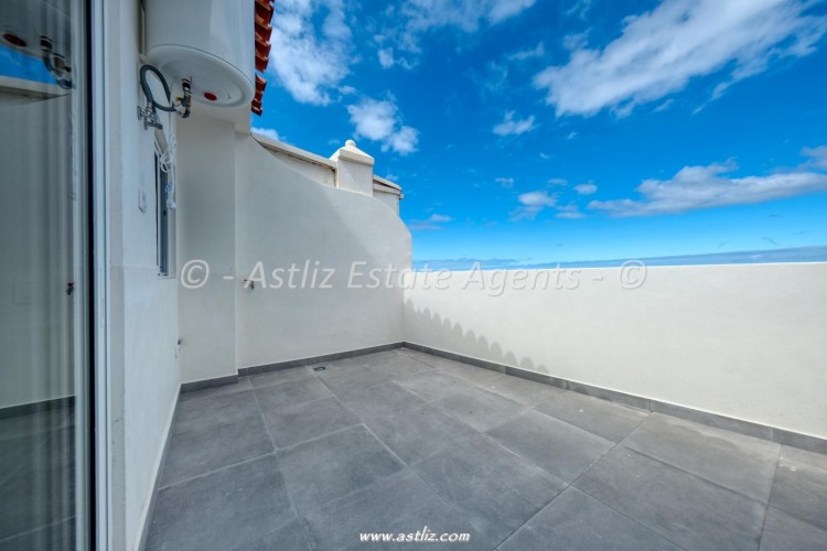 Calle Los Angeles - Puerto De Santiago - 
