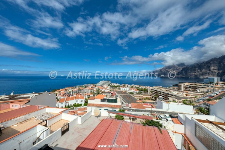 Calle Los Angeles - Puerto De Santiago - 