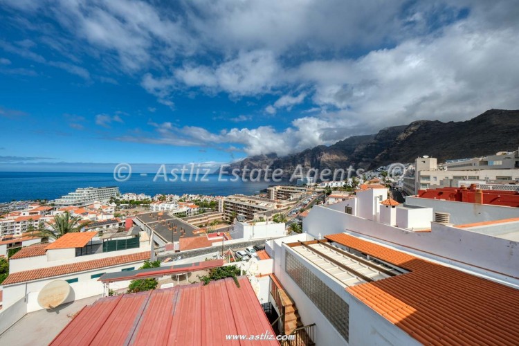 Calle Los Angeles - Puerto De Santiago - 