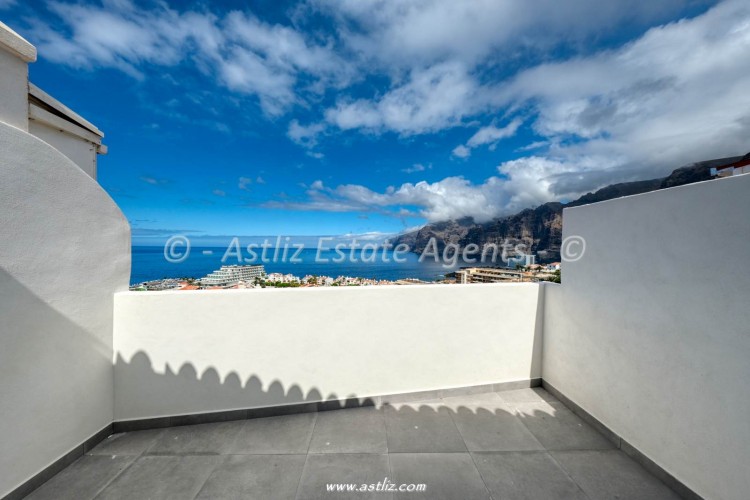 Calle Los Angeles - Puerto De Santiago - 