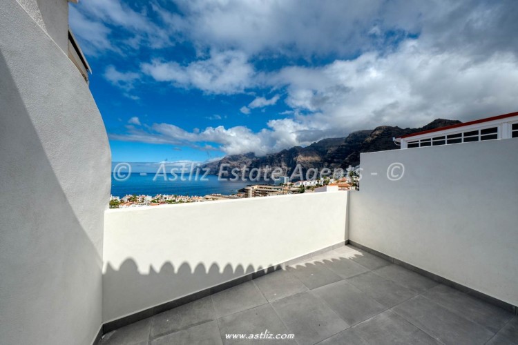 Calle Los Angeles - Puerto De Santiago - 